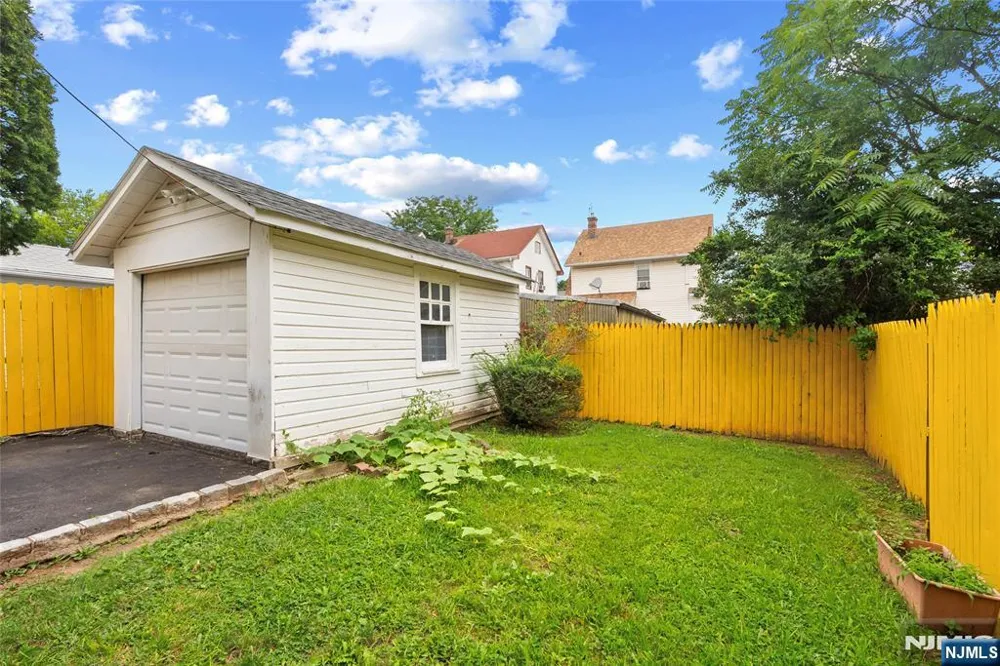 121 Schofield Newark, NJ 07106
