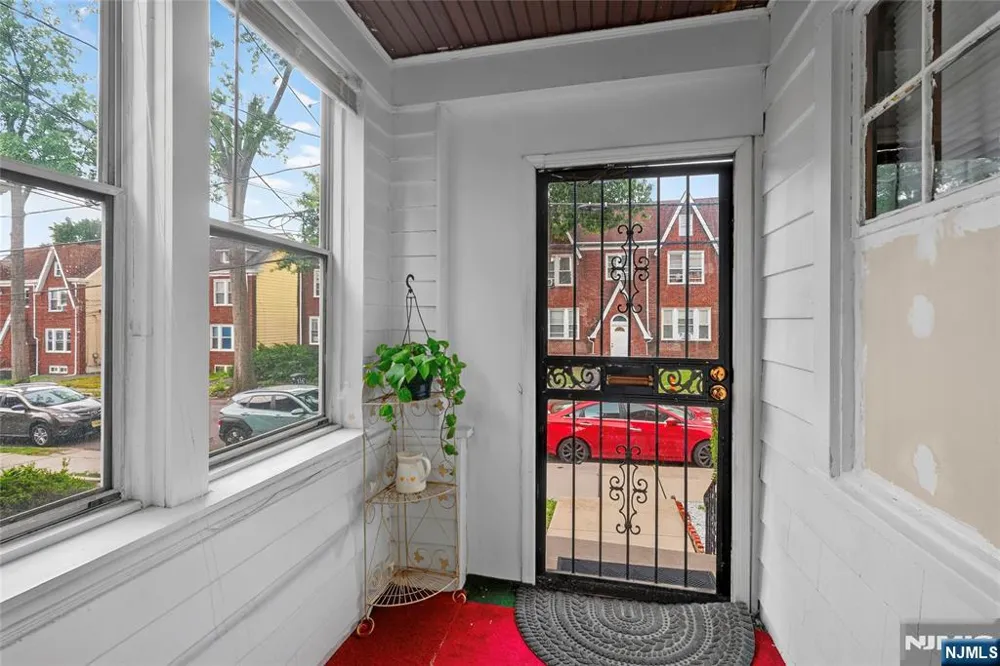 121 Schofield Newark, NJ 07106