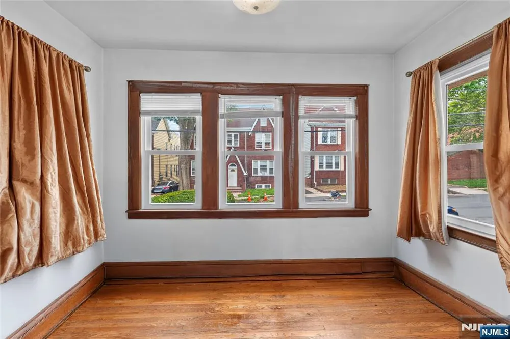 121 Schofield Newark, NJ 07106