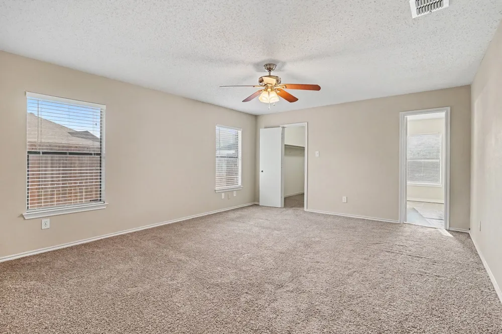 5233 Blue Circle Haltom City, TX 76137