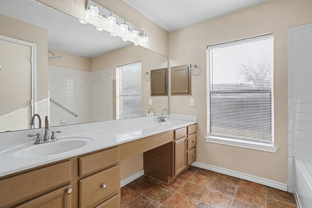 5233 Blue Circle Haltom City, TX 76137