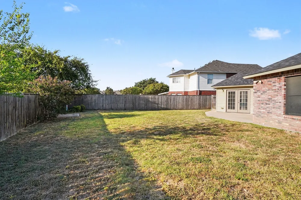 5233 Blue Circle Haltom City, TX 76137