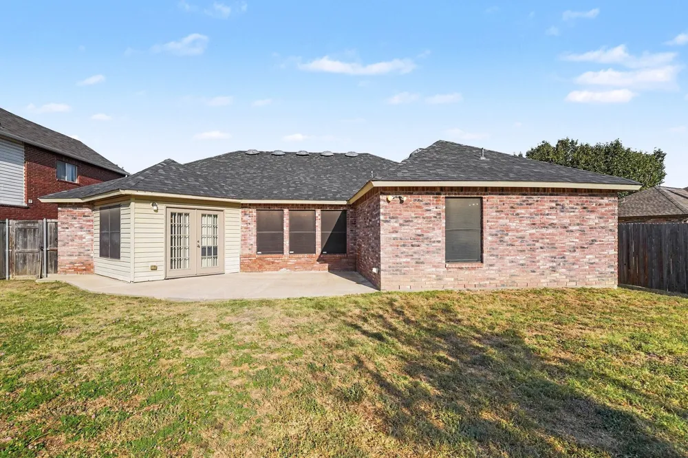 5233 Blue Circle Haltom City, TX 76137