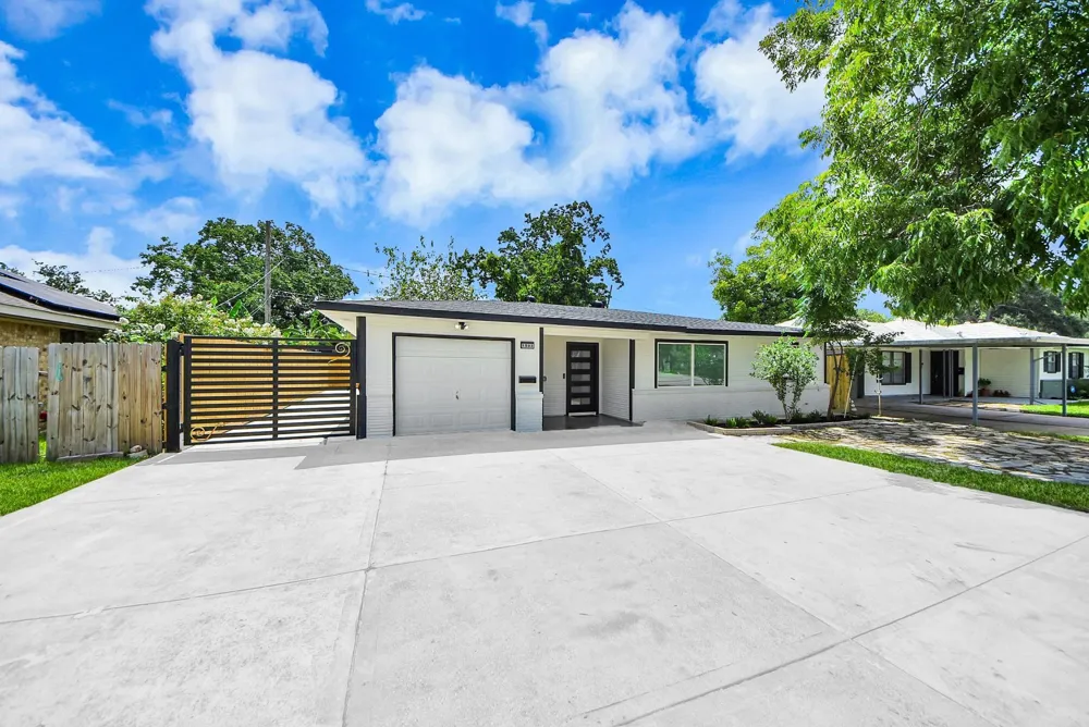 1503 Locklaine Drive Pasadena, TX 77502