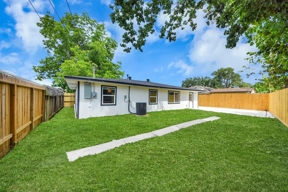 1503 Locklaine Drive Pasadena, TX 77502