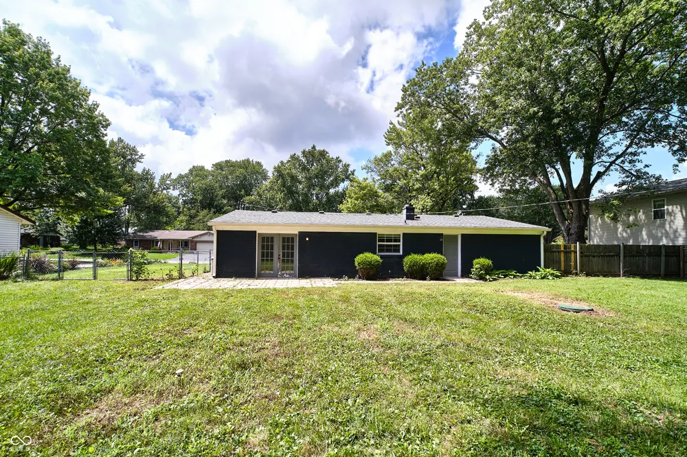 635 Lake View Drive Zionsville, IN 46077