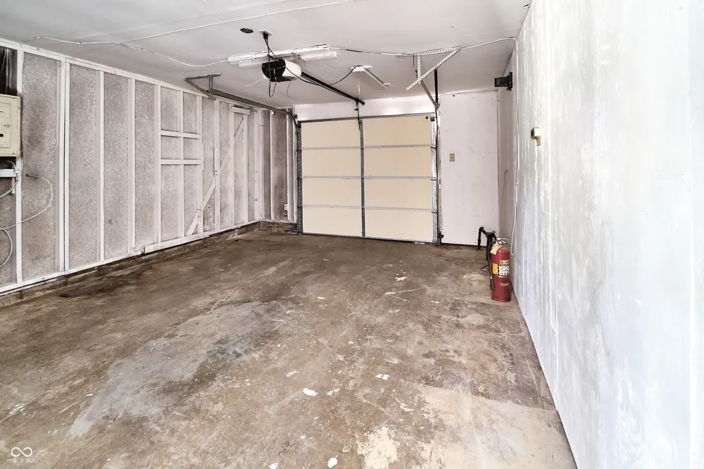 635 Lake View Drive Zionsville, IN 46077