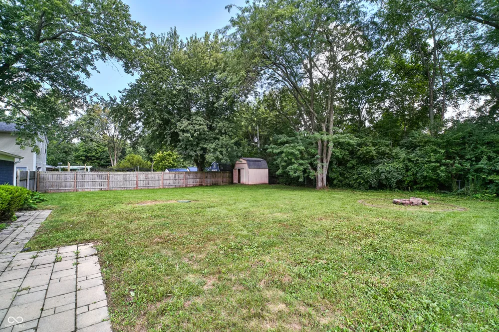 635 Lake View Drive Zionsville, IN 46077