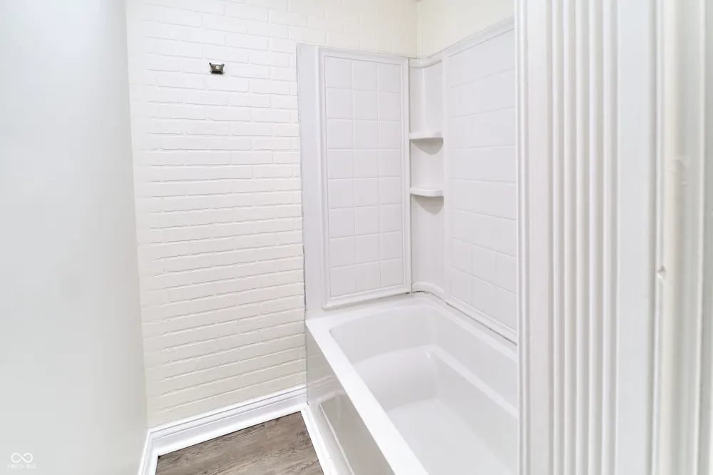 635 Lake View Drive Zionsville, IN 46077