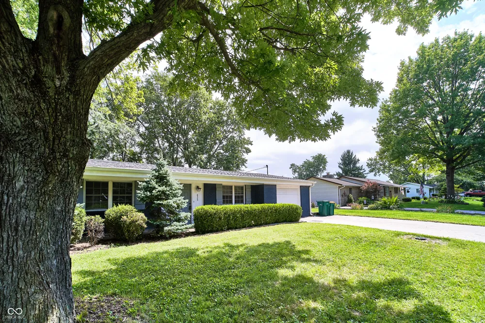 635 Lake View Drive Zionsville, IN 46077