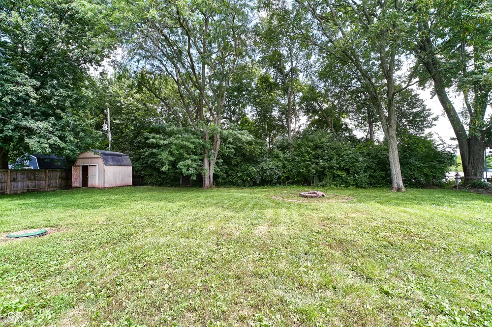635 Lake View Drive Zionsville, IN 46077