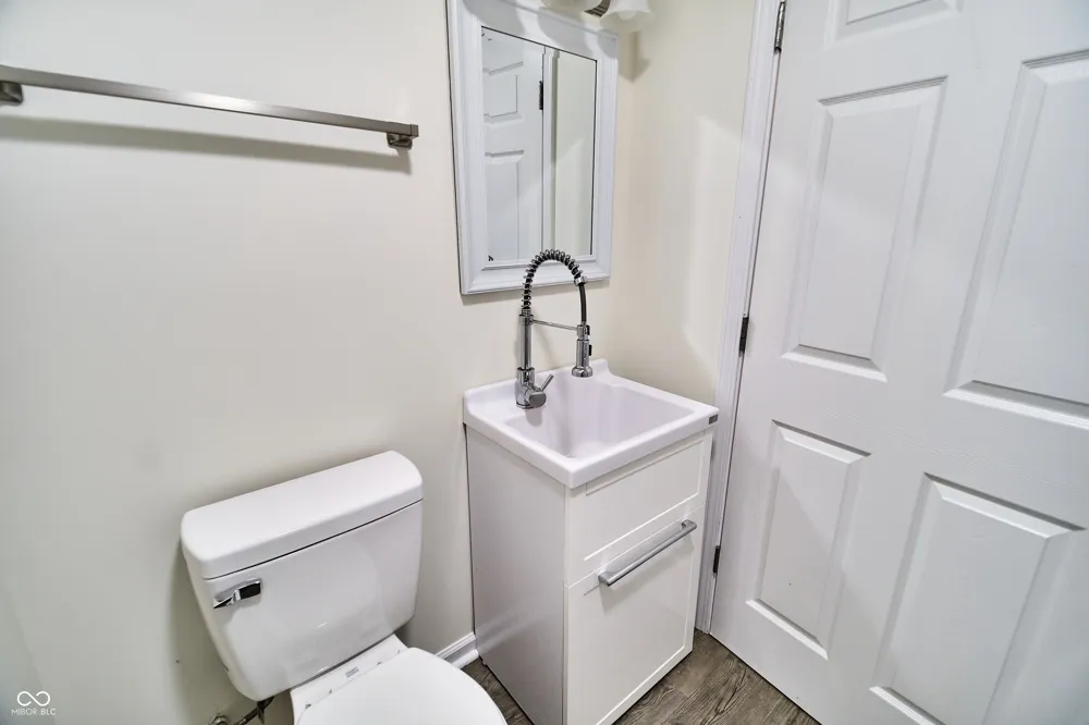 635 Lake View Drive Zionsville, IN 46077