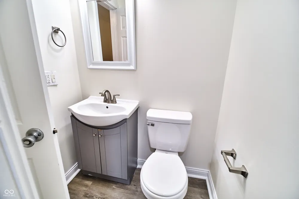 635 Lake View Drive Zionsville, IN 46077