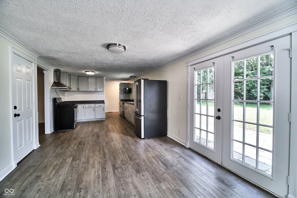 635 Lake View Drive Zionsville, IN 46077
