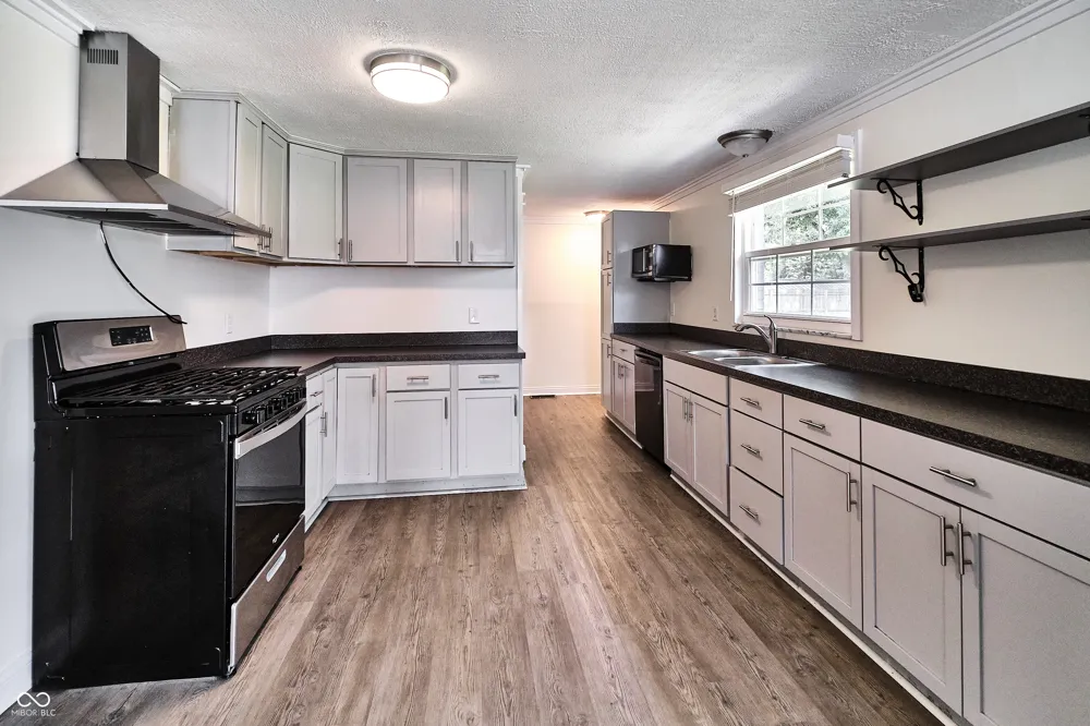 635 Lake View Drive Zionsville, IN 46077