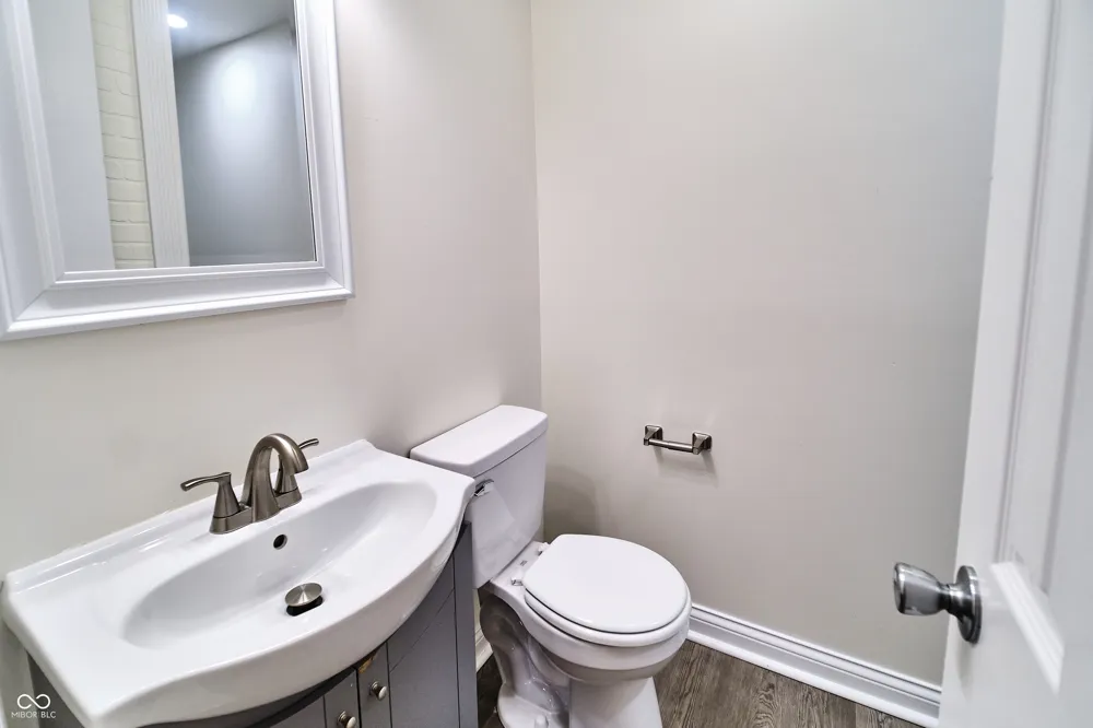 635 Lake View Drive Zionsville, IN 46077