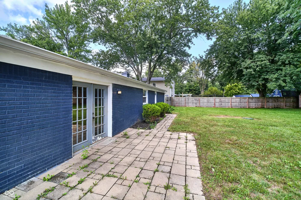 635 Lake View Drive Zionsville, IN 46077