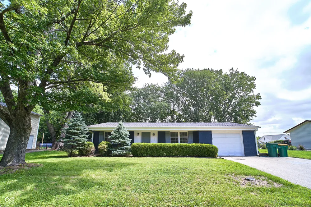 635 Lake View Drive Zionsville, IN 46077