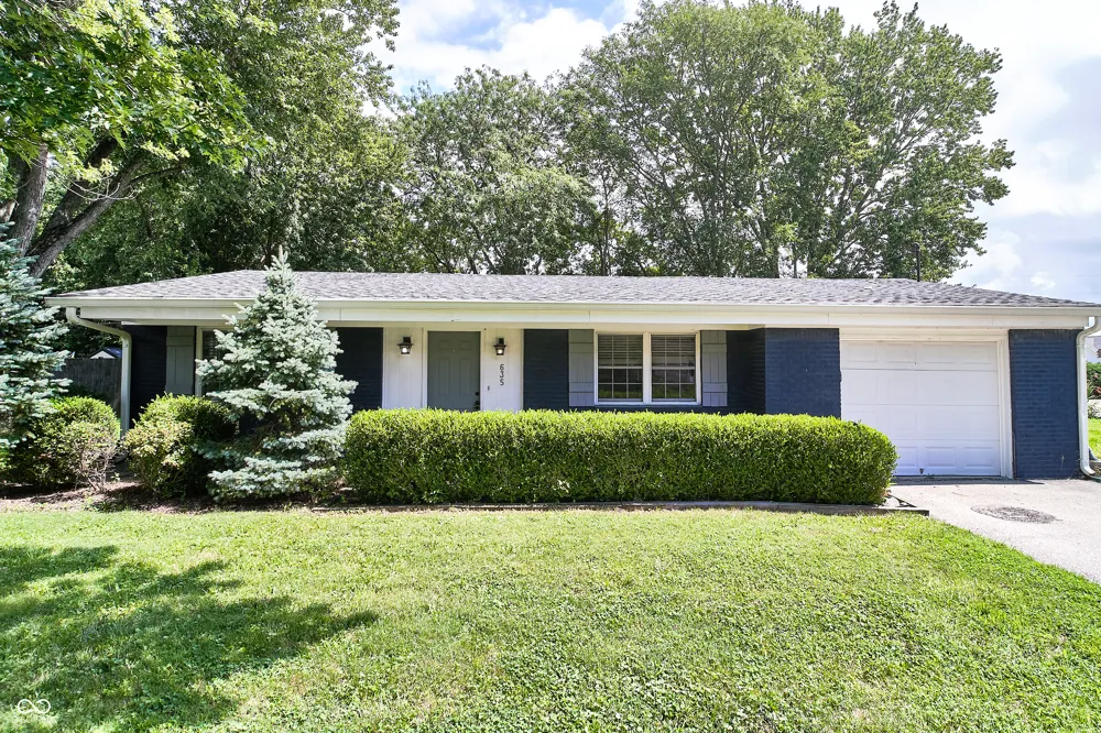 635 Lake View Drive Zionsville, IN 46077