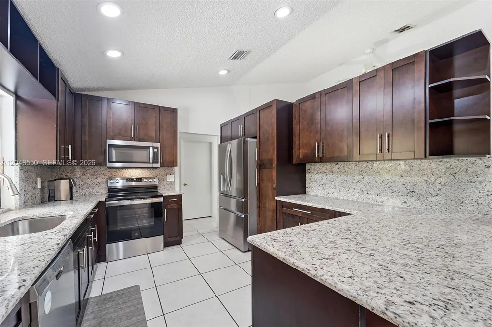 10623 NW 7th Pl Coral Springs, FL 33071
