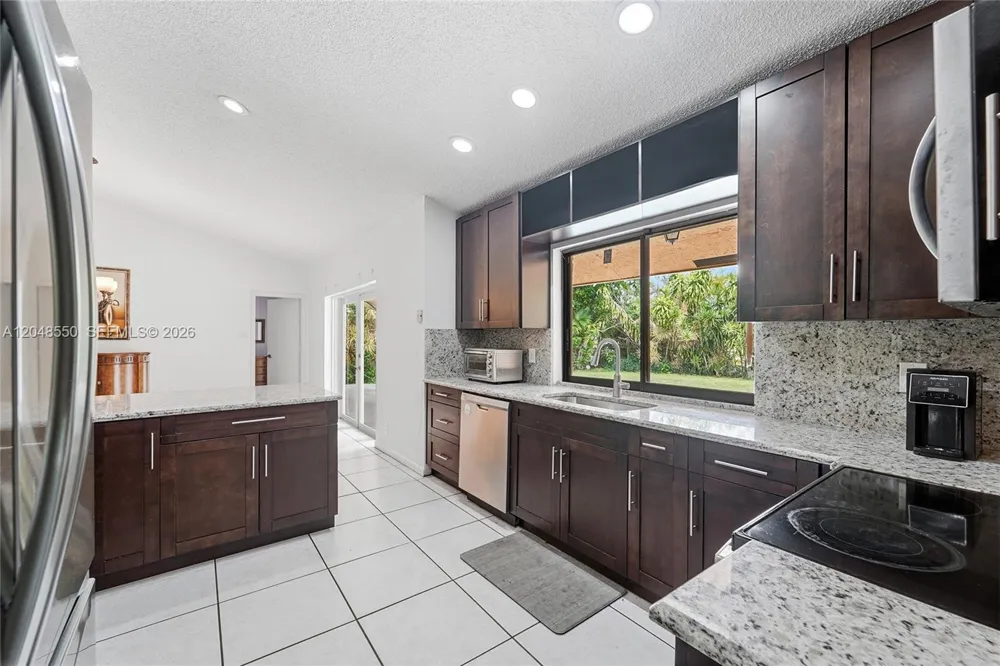 10623 NW 7th Pl Coral Springs, FL 33071