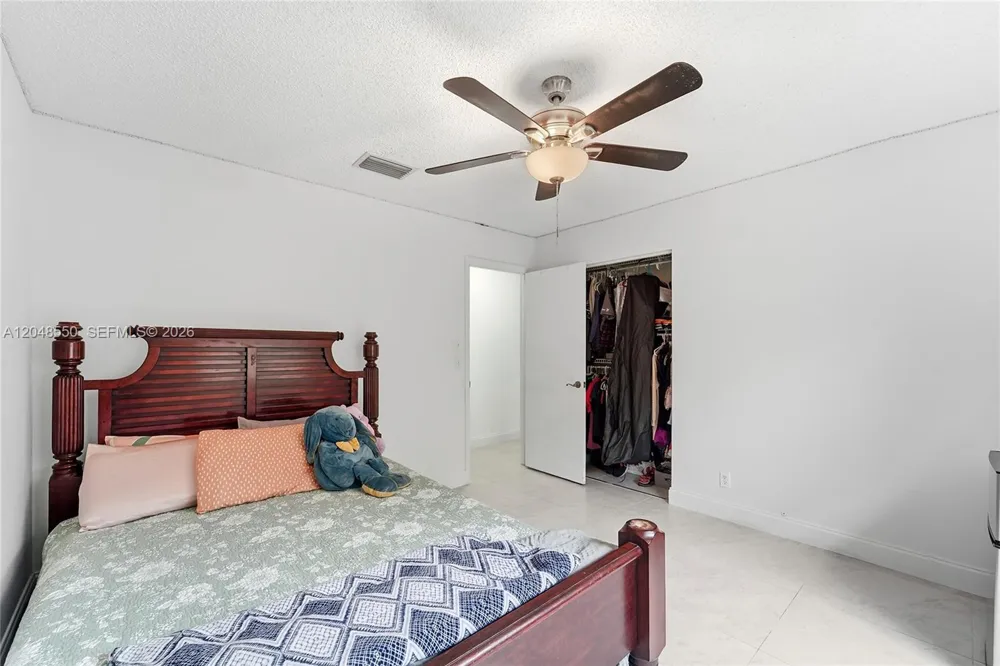 10623 NW 7th Pl Coral Springs, FL 33071