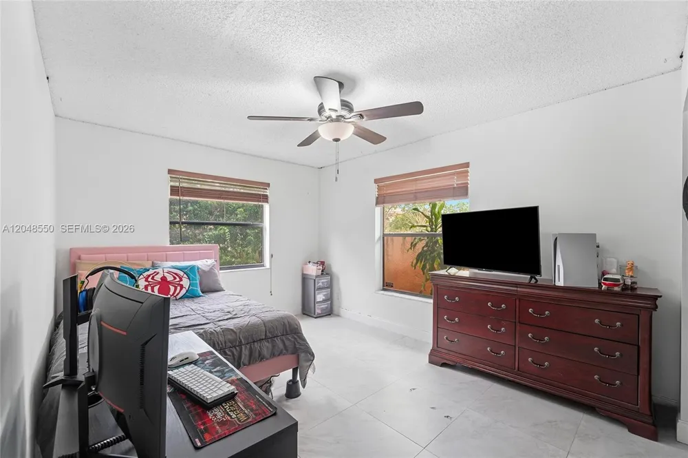10623 NW 7th Pl Coral Springs, FL 33071