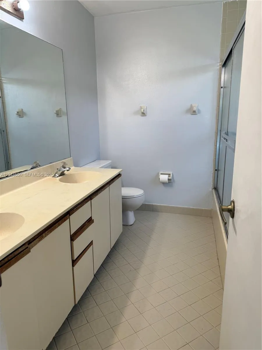 10623 NW 7th Pl Coral Springs, FL 33071