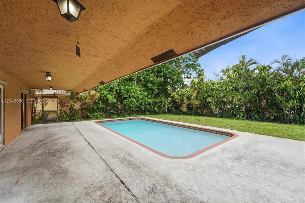 10623 NW 7th Pl Coral Springs, FL 33071