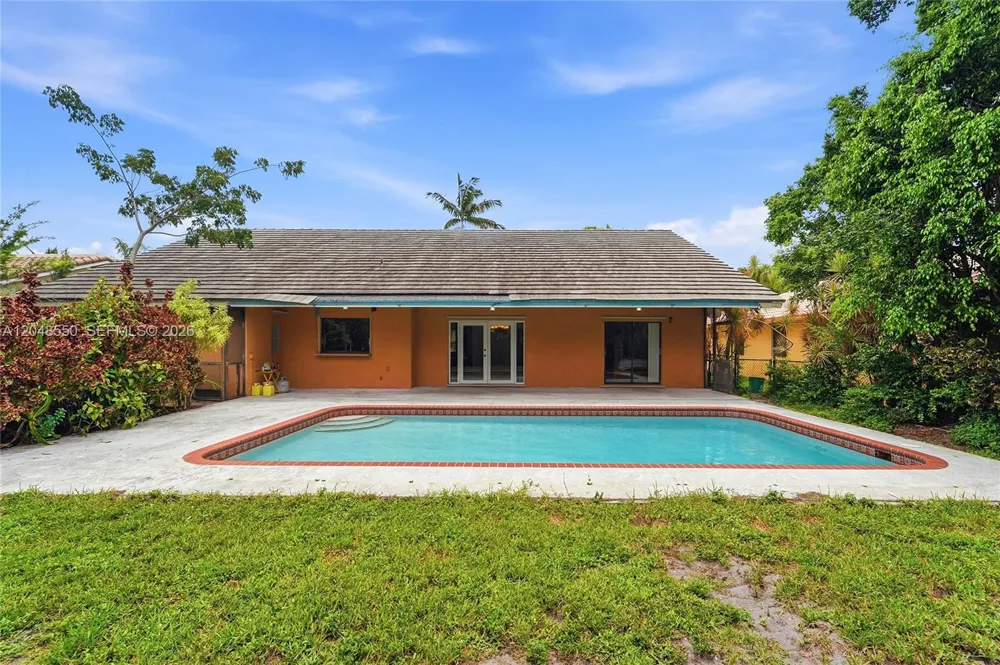 10623 NW 7th Pl Coral Springs, FL 33071