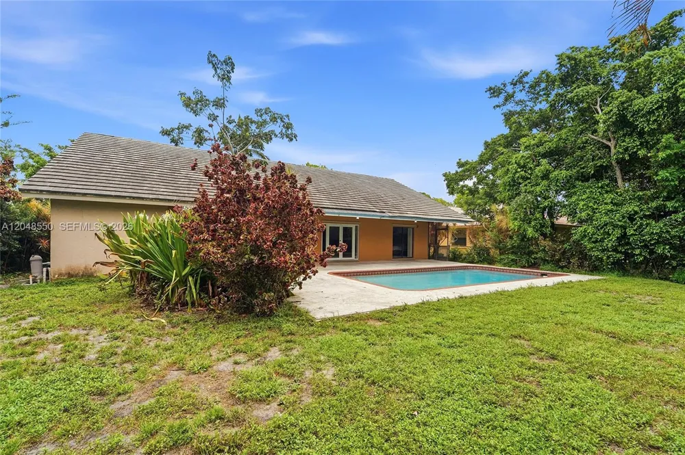 10623 NW 7th Pl Coral Springs, FL 33071