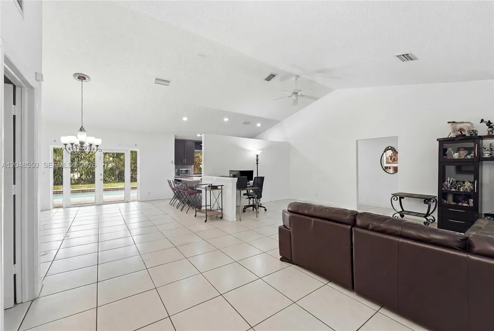 10623 NW 7th Pl Coral Springs, FL 33071