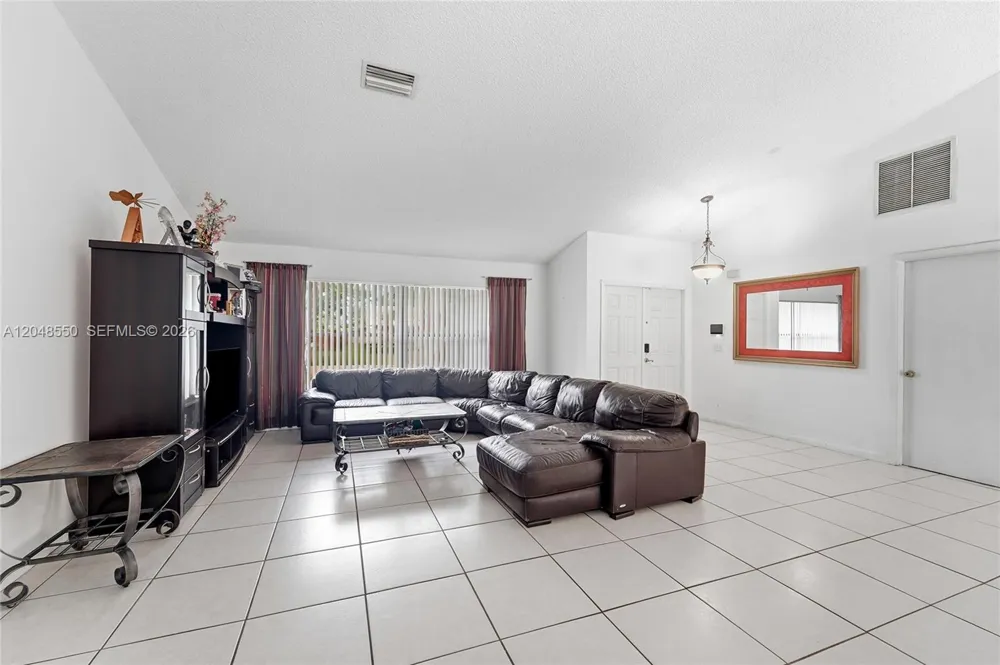 10623 NW 7th Pl Coral Springs, FL 33071