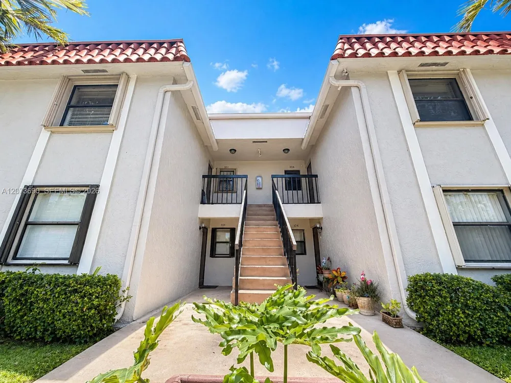 9730 Hammocks Blvd #201-28 Miami, FL 33196