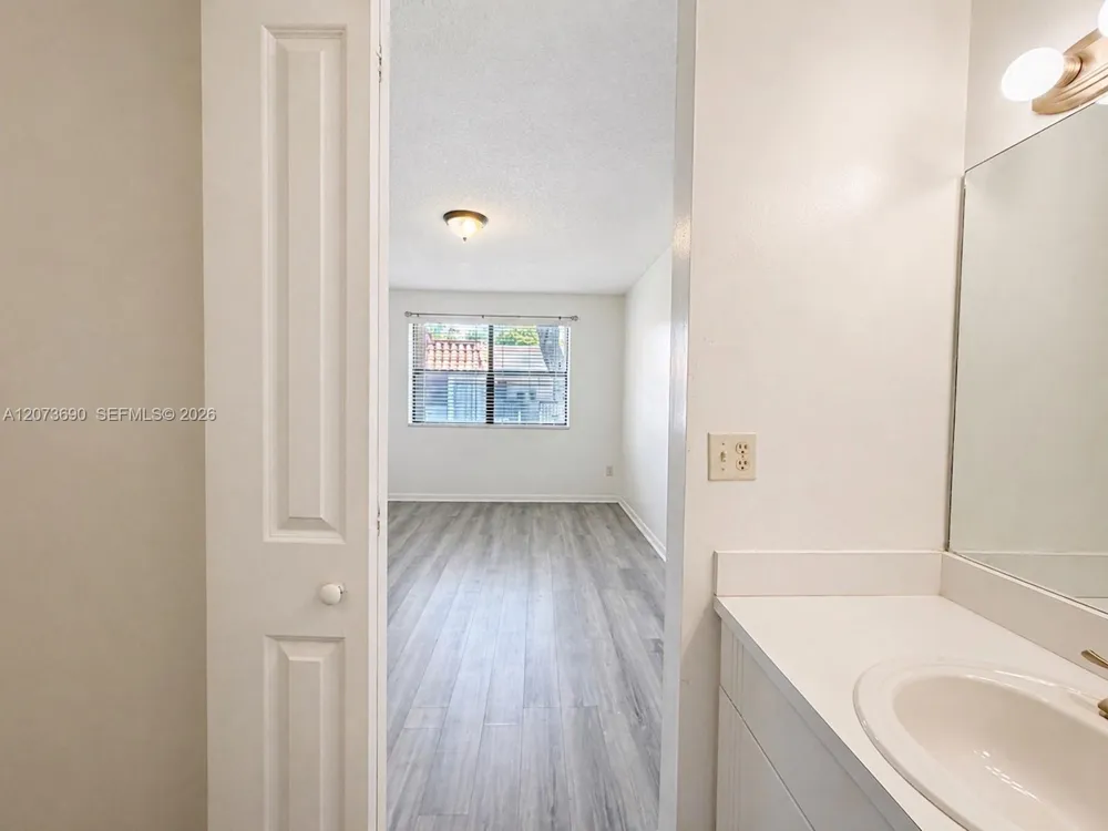 9730 Hammocks Blvd #201-28 Miami, FL 33196