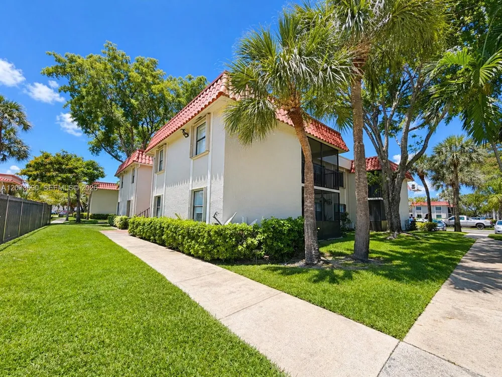 9730 Hammocks Blvd #201-28 Miami, FL 33196