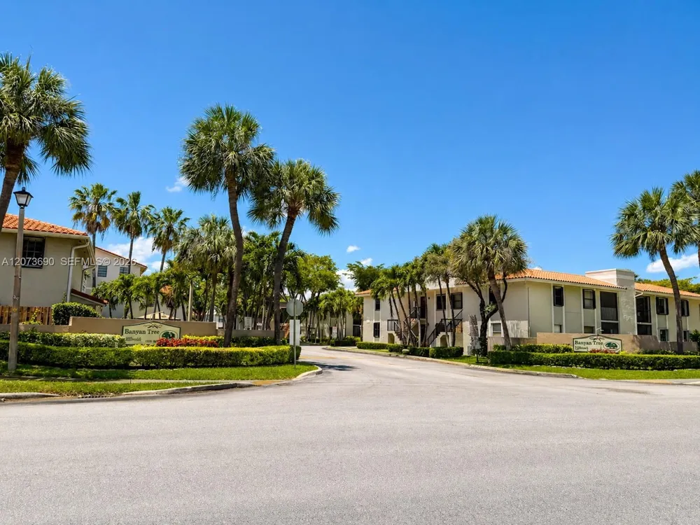 9730 Hammocks Blvd #201-28 Miami, FL 33196