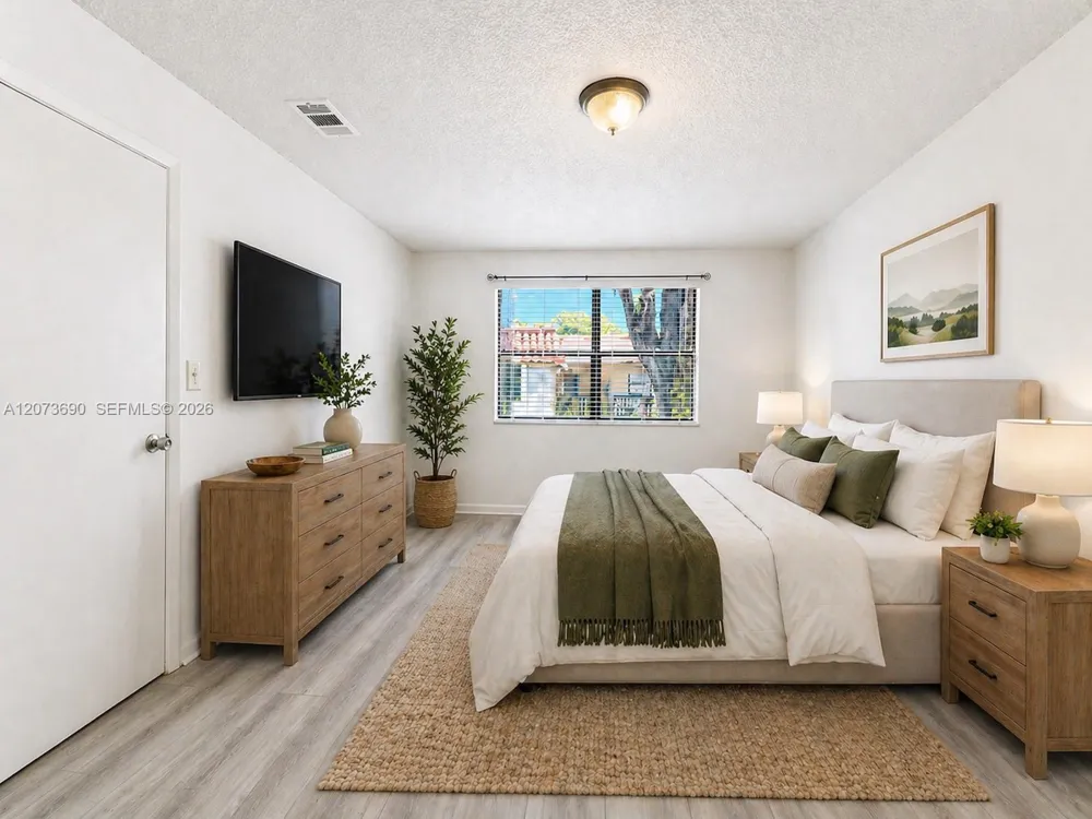 9730 Hammocks Blvd #201-28 Miami, FL 33196