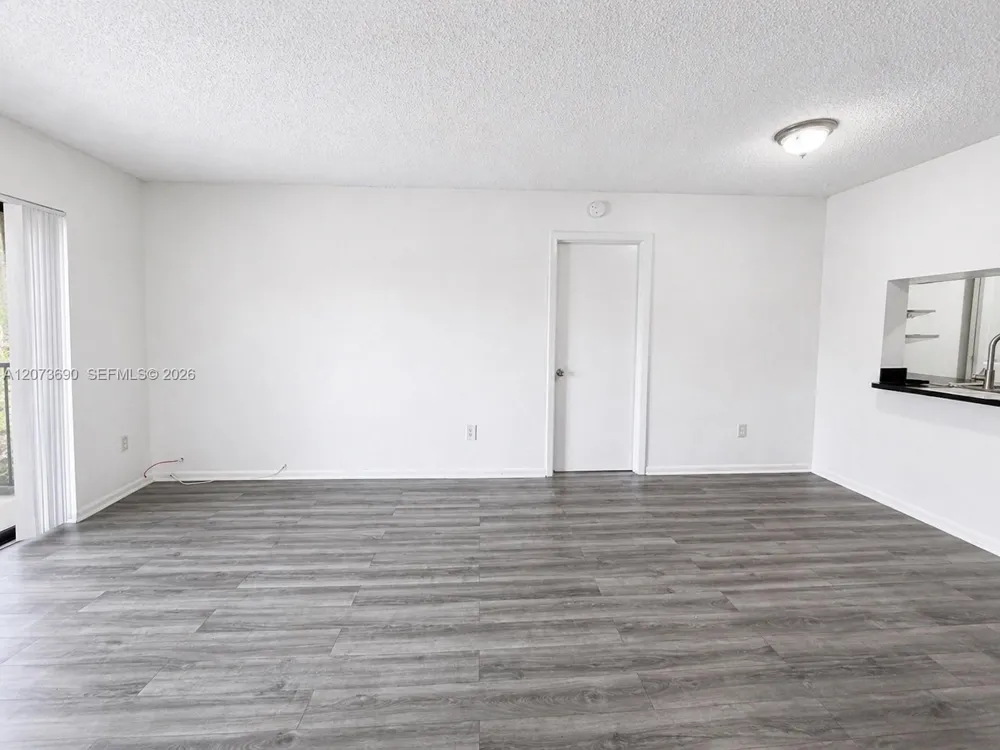 9730 Hammocks Blvd #201-28 Miami, FL 33196
