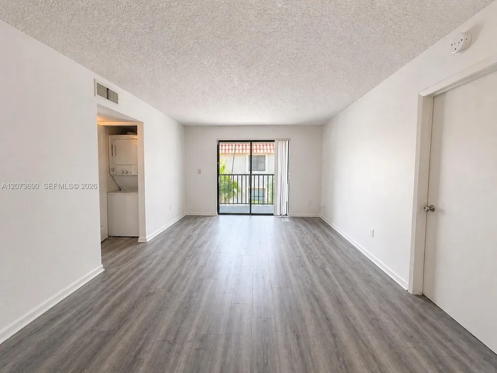 9730 Hammocks Blvd #201-28 Miami, FL 33196