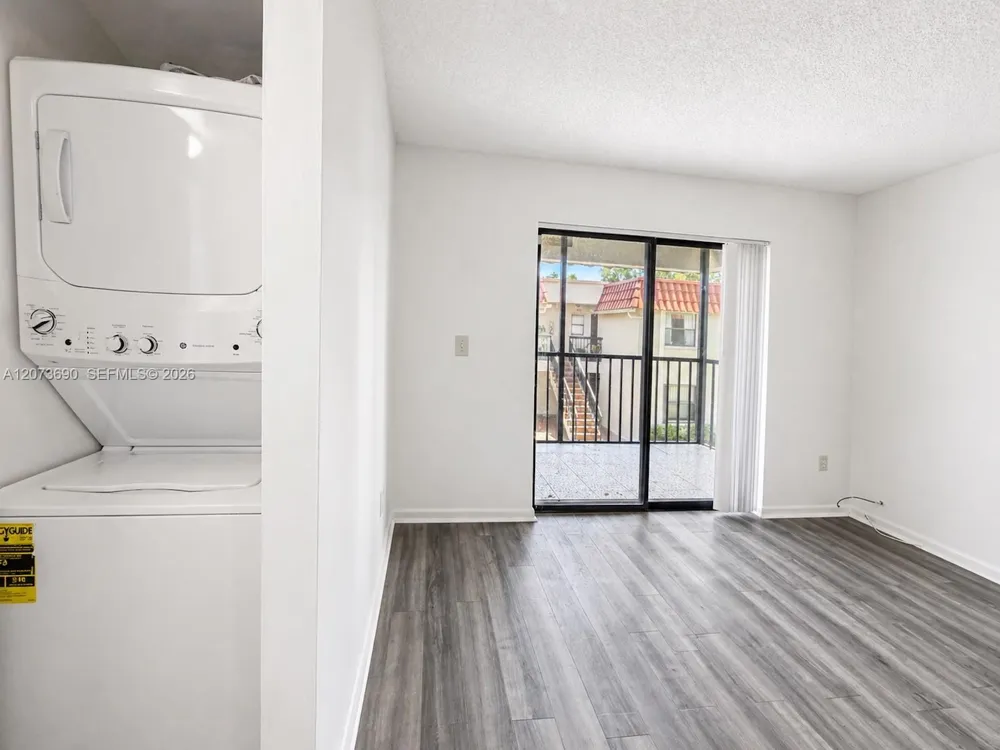 9730 Hammocks Blvd #201-28 Miami, FL 33196