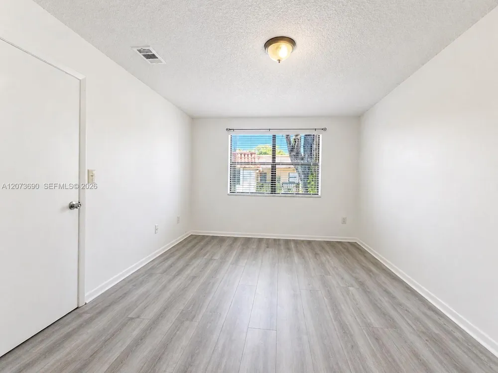 9730 Hammocks Blvd #201-28 Miami, FL 33196