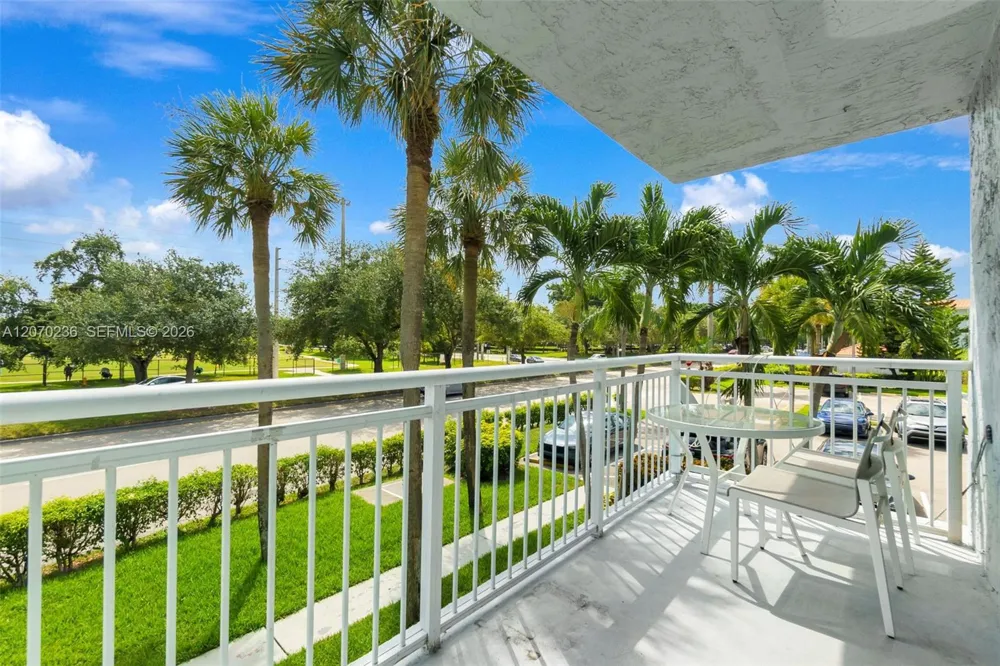 505 S Pine Island Rd #B207 Plantation, FL 33324