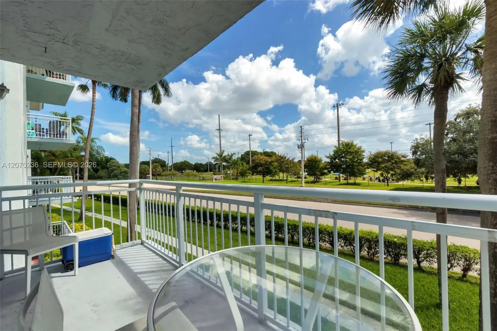 505 S Pine Island Rd #B207 Plantation, FL 33324