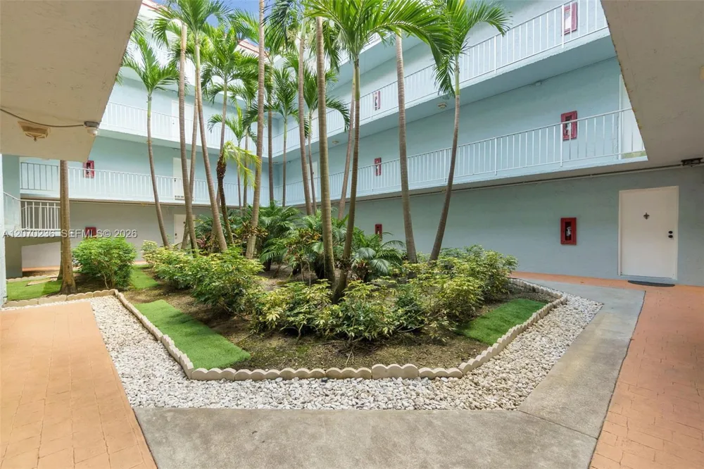 505 S Pine Island Rd #B207 Plantation, FL 33324
