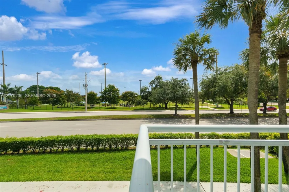505 S Pine Island Rd #B207 Plantation, FL 33324