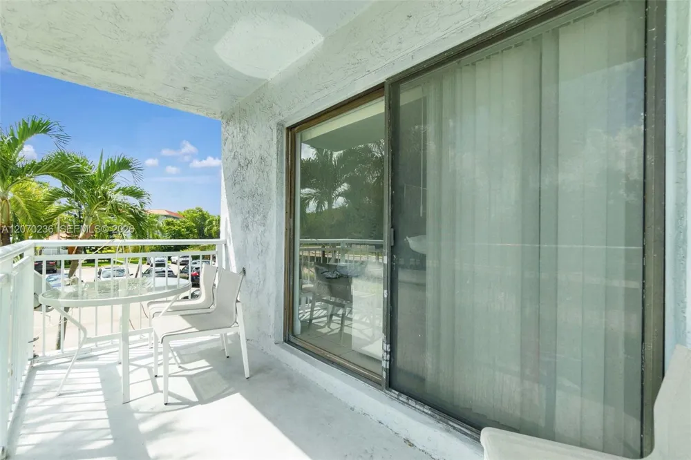 505 S Pine Island Rd #B207 Plantation, FL 33324