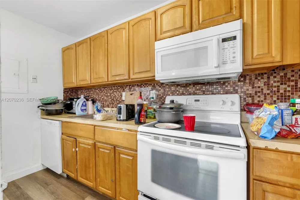 505 S Pine Island Rd #B207 Plantation, FL 33324