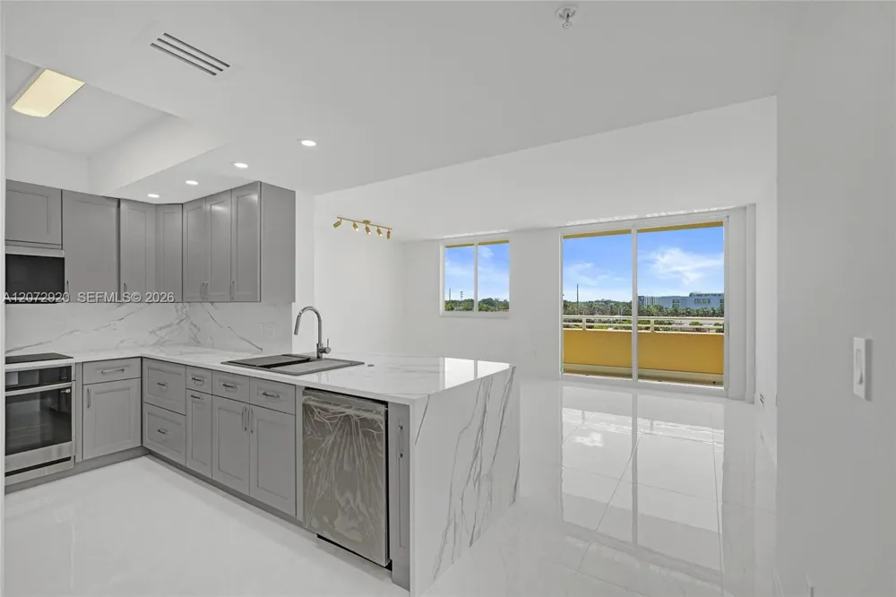 2775 NE 187th St #514 Aventura, FL 33180