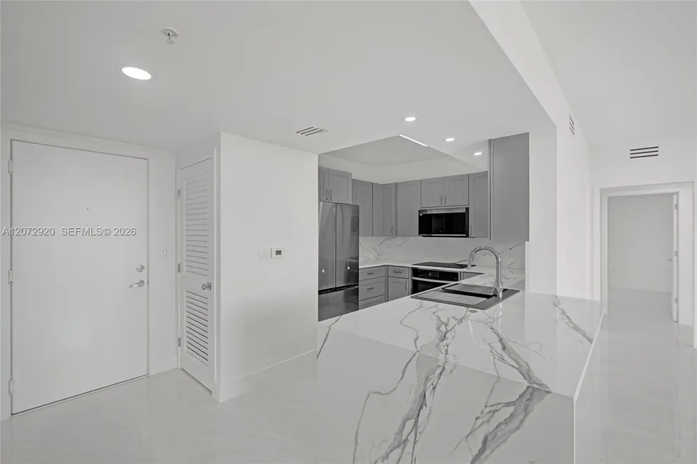 2775 NE 187th St #514 Aventura, FL 33180